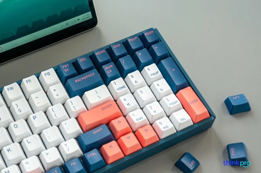 Keycap của phím sẽ được làm từ nhựa PBT cứng cáp và in nhiệt Dye-subbed
