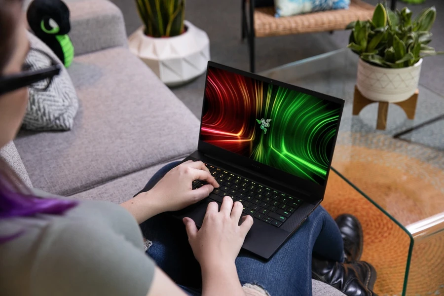 Bàn phím và Touchpad trên Razer Blade 14 