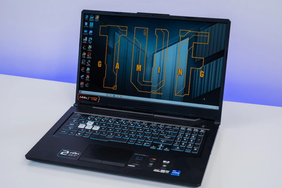 ASUS i5 TUF Gaming F15 2021 có dáng vẻ mạnh mẽ và chắc chắn