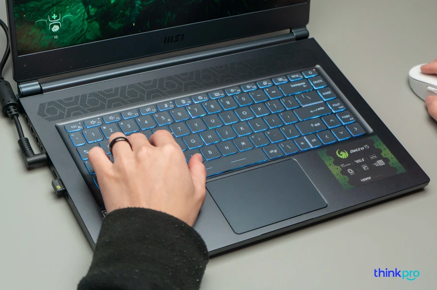 razer-blade-14-2022-va-msi-delta-15-thinkpro