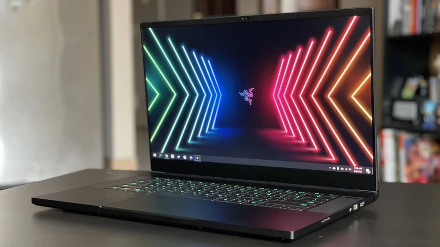 Các cổng kết nối của Razer Blade 15 2021