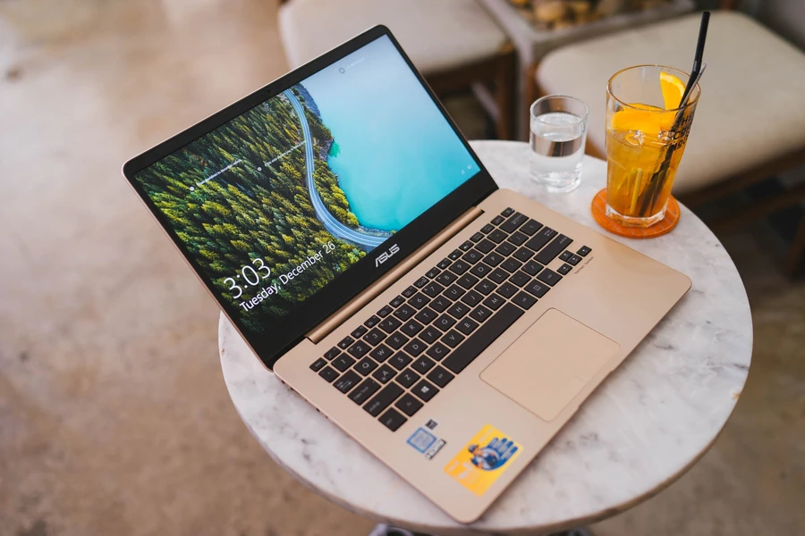 Màu sắc Hồng Gold đầy quý phái của ASUS UX430