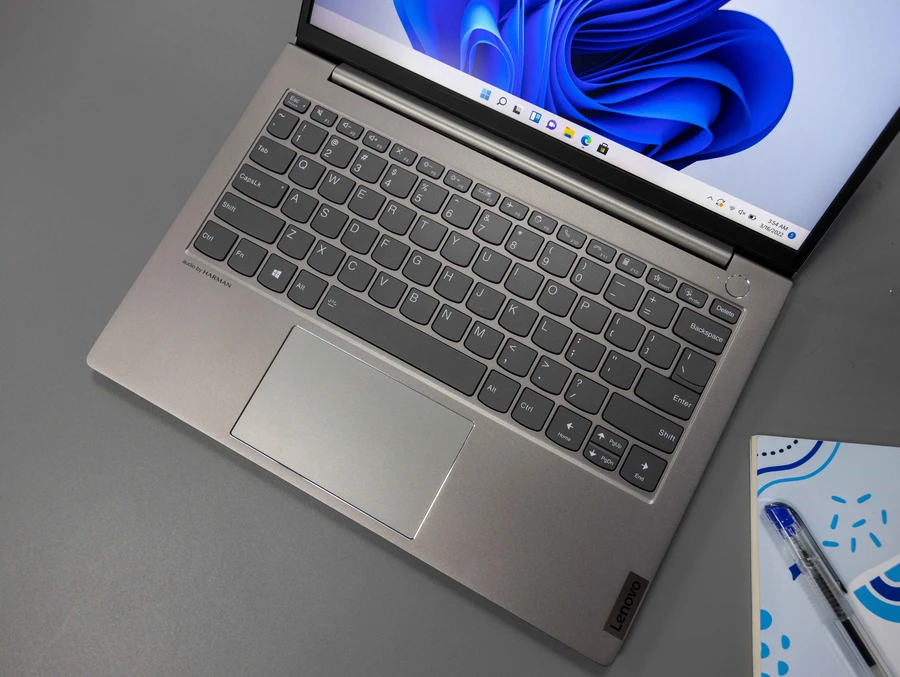 TouchPad nhanh nhạy, nổi bật với các đường cắt CNC sáng bóng