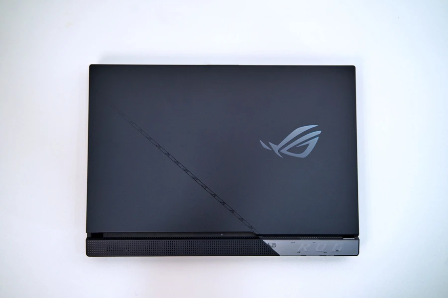 mat-a-cua-laptop-rog-strix