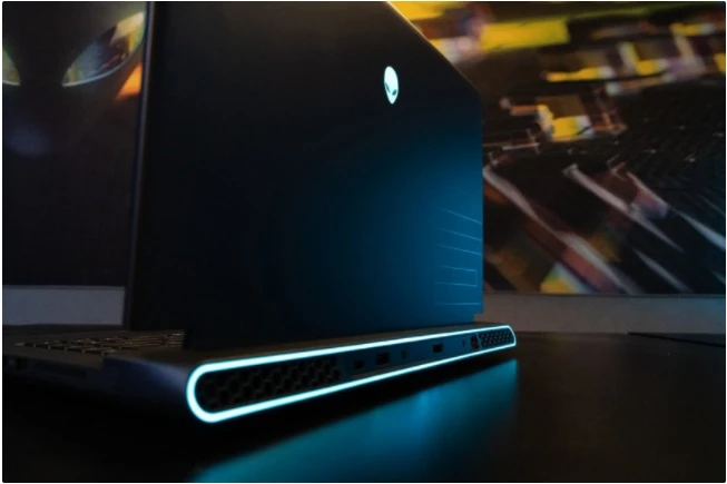 Khe tản nhiệt Dell Alienware M15 R7