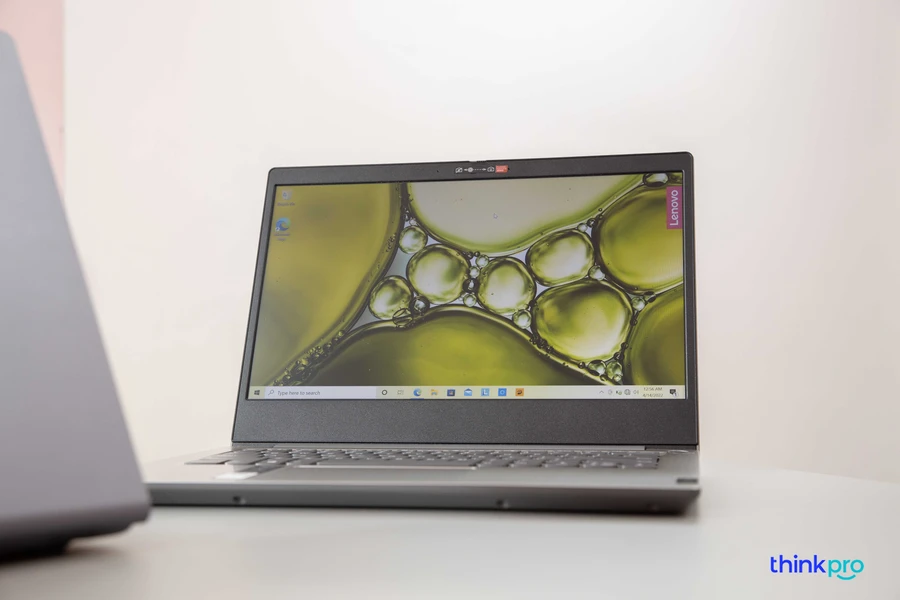 Màn hình IPS trên Lenovo IdeaPad 3 đem lại chất lượng hiển thị ấn tượng hơn hẳn đối thủ