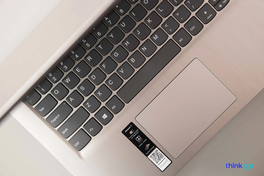 Tuy nhiên, Lenovo IdeaPad 3 14 Intel lại hoàn toàn ngược lại, trải nghiệm sử dụng trên touchpad của chiếc máy này là cực kỳ đã