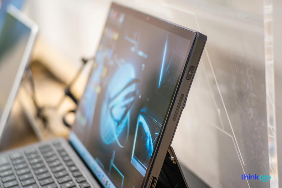 Nút nguồn và tăng giảm âm lượng trên ASUS ROG Flow Z13.