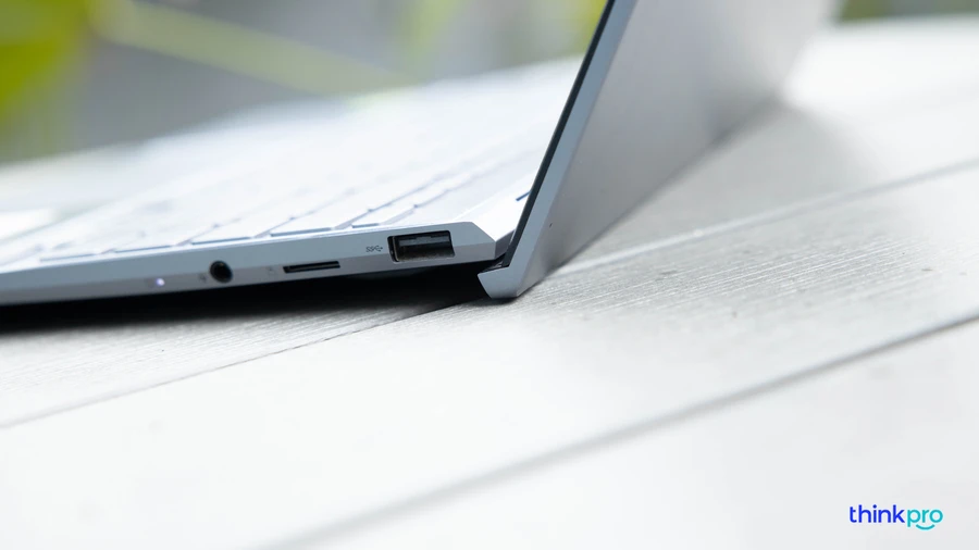 Cổng kết nối Asus ZenBook Q408UG