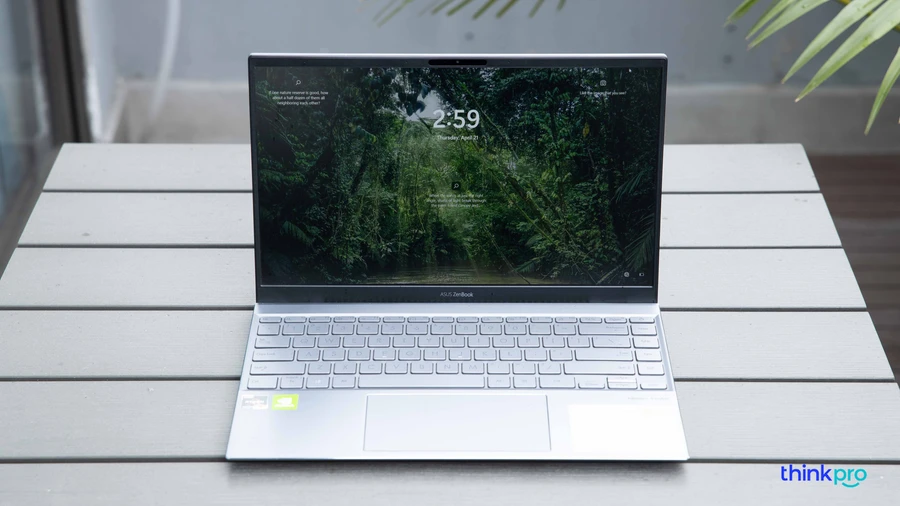 Asus ZenBook Q408UG không có màn hình lớn