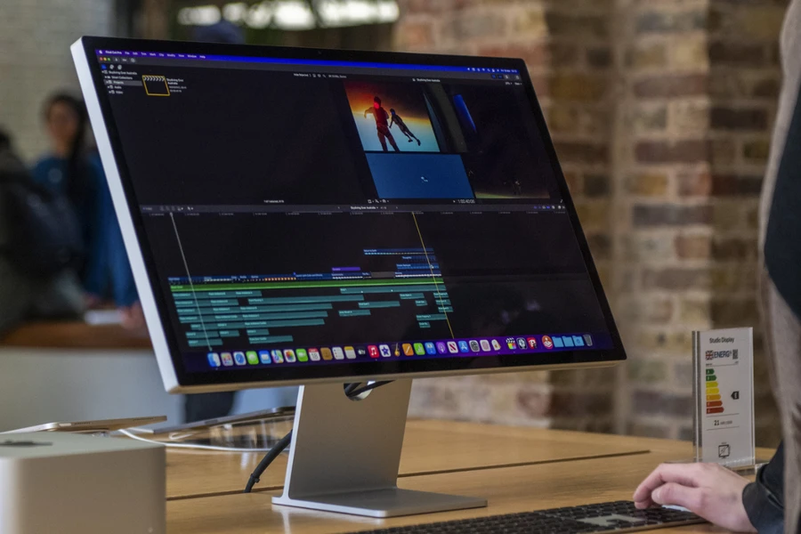 Studio Display trang bị cụm webcam tiện ích