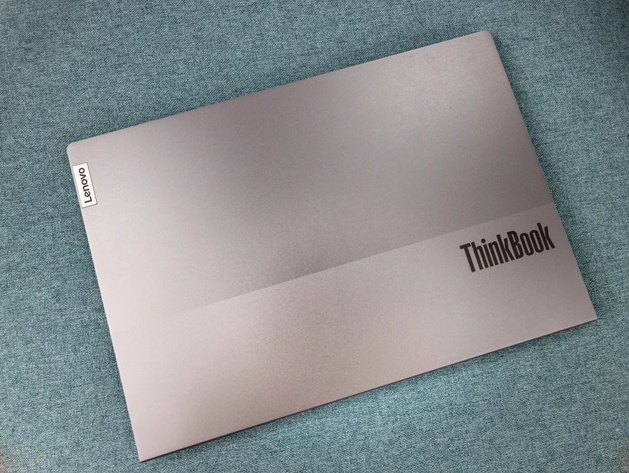 Thiết kế sang trọng, hiện đại và cao cấp trên dòng ThinkBook