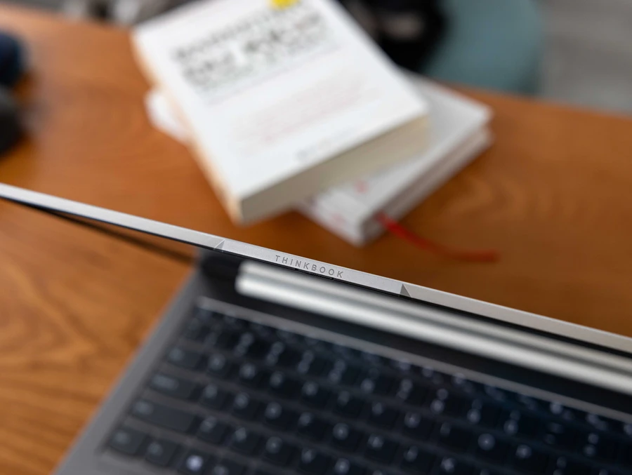 Hiệu năng của ThinkBook hỗ trợ nhanh chóng các tác vụ thiết kế 2D và dựng phim ở mức cơ bản