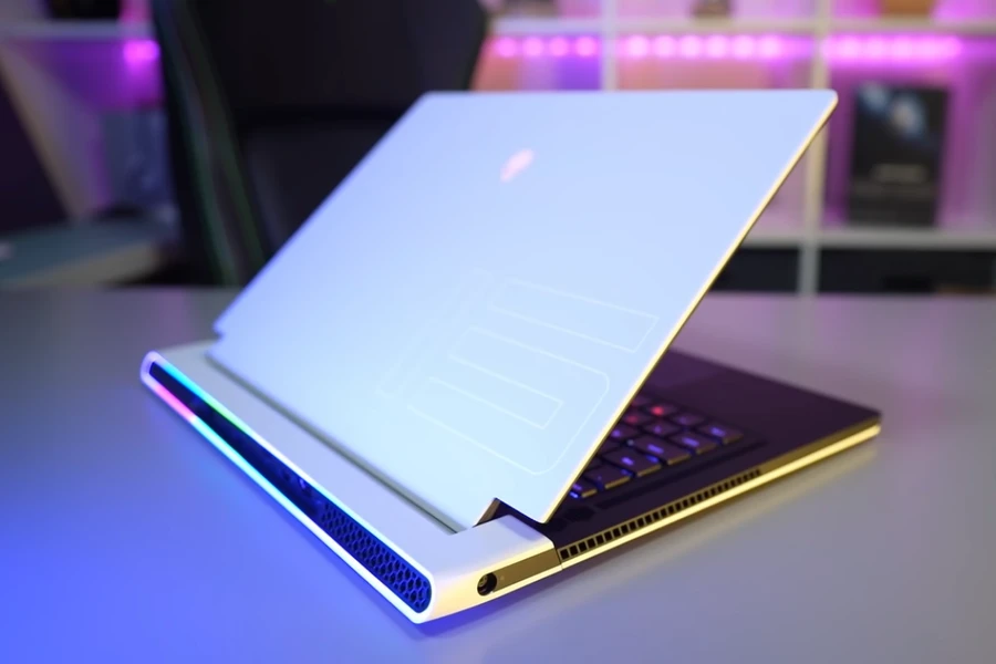 Chất lượng hoàn thiện Dell Alienware X15 R2 2022