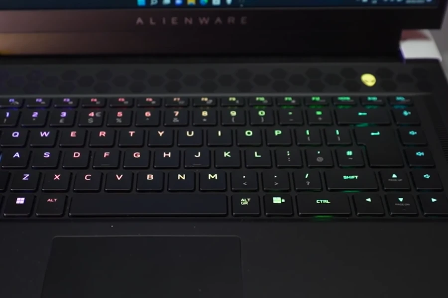 Trải nghiệm nhập liệu vô cùng ấn tượng trên Dell Alienware X15 R2