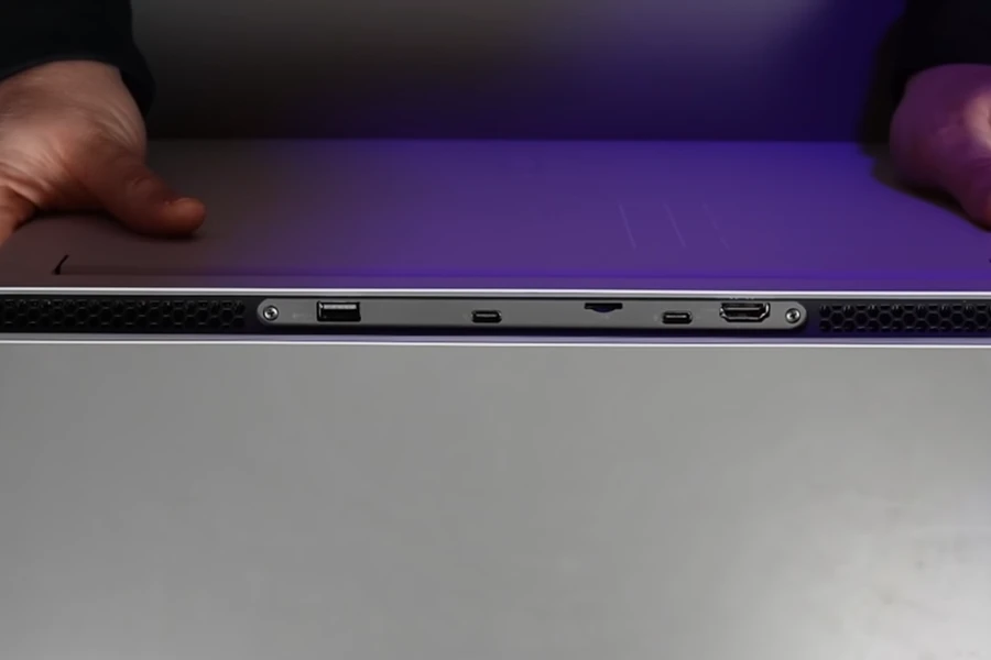 Cổng kết nối trên Dell Alienware X15 R2