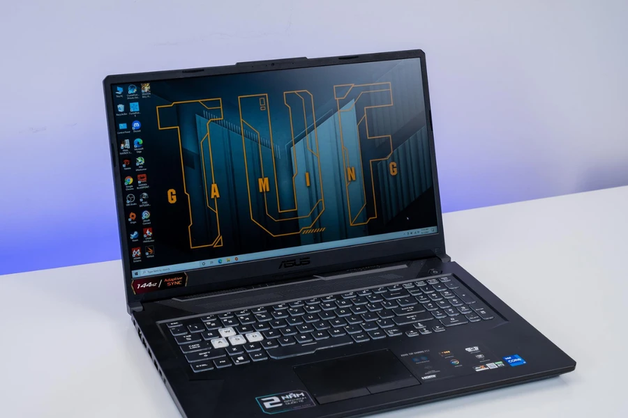 ASUS TUF Gaming FX706H được làm từ chất liệu nhựa cao cấp