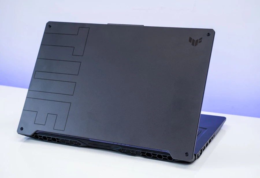 Thiết kế của ASUS TUF F17 chuyên nghiệp chuẩn gaming