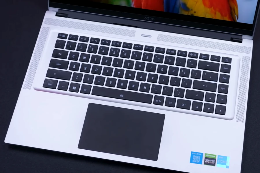 gigabyte-aero-16-xe-thinkpro-3