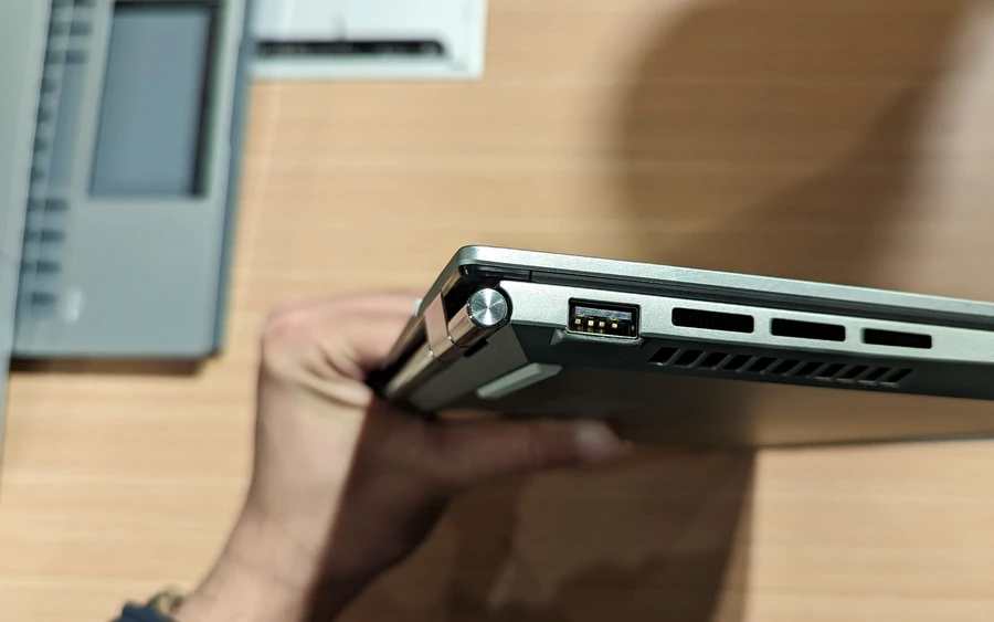 review-cong-ket-noi-asus-zenbook-q409za