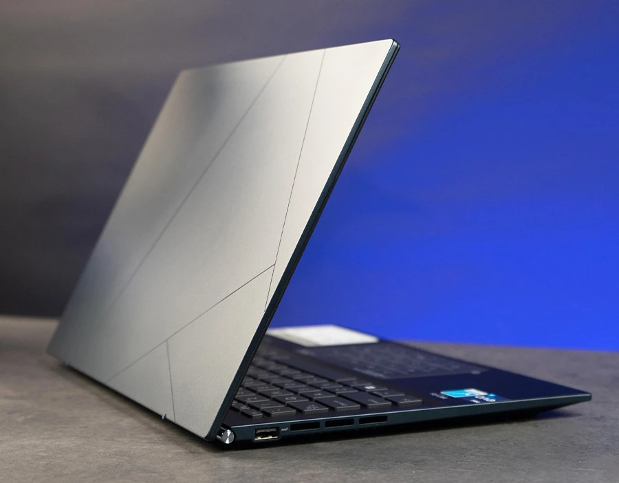 review-ngoai-hinh-asus-zenbook-q409za