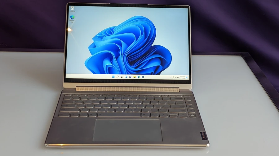 Yoga 9 vẫn mang trong mình khí chất sang trọng cùng với các gam màu hiện đại