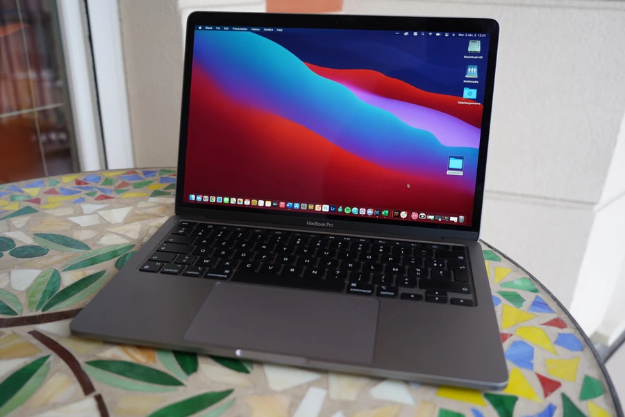 macbook-pro-m1-vs-macbook-air-m2-thinkpro