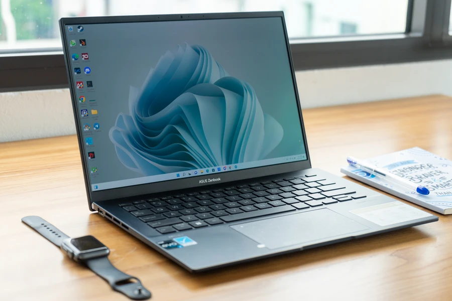 tren-tay-asus-zenbook-q409za