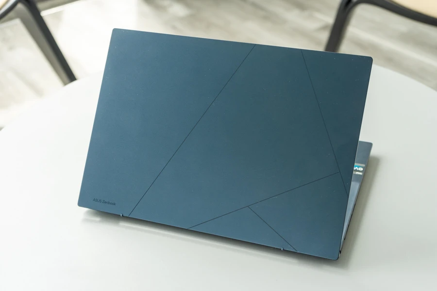 review-laptop-asus-zenbook-q409za