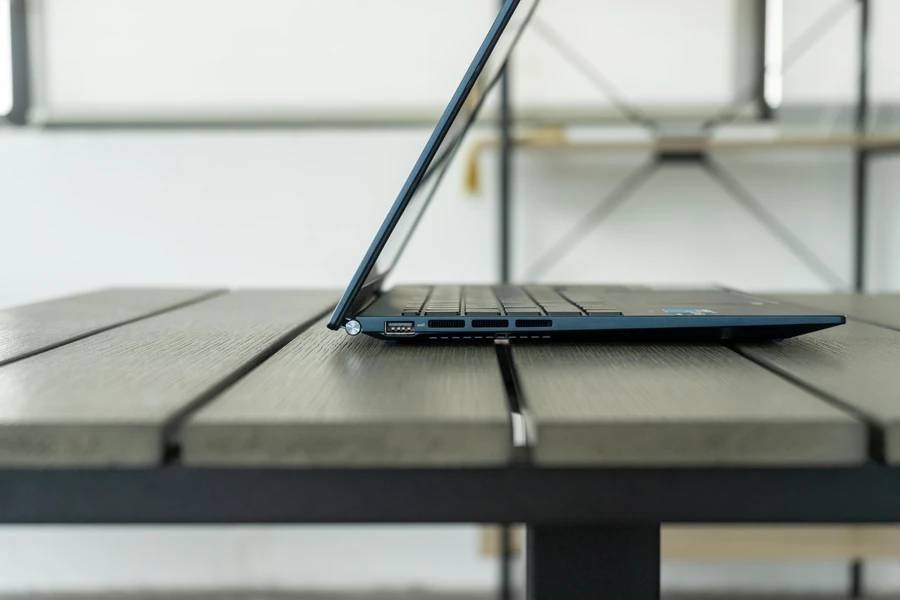 trai-nghiem-tren-tay-asus-zenbook-q409za