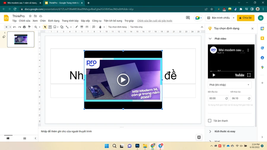 Video YouTube được nhúng vào Google Trang trình bày, có thể tùy chỉnh kích thước, vị trí và bóng đổ.