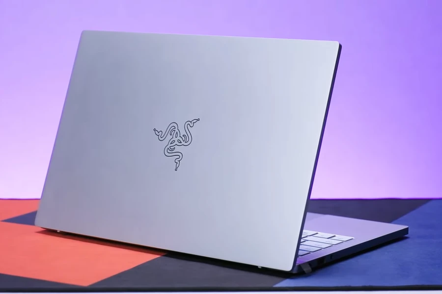 razer-book-13-thinkpro-2