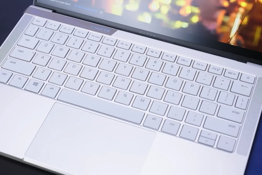 razer-book-13-thinkpro-5