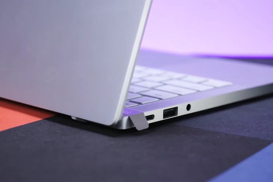 razer-book-13-thinkpro-7