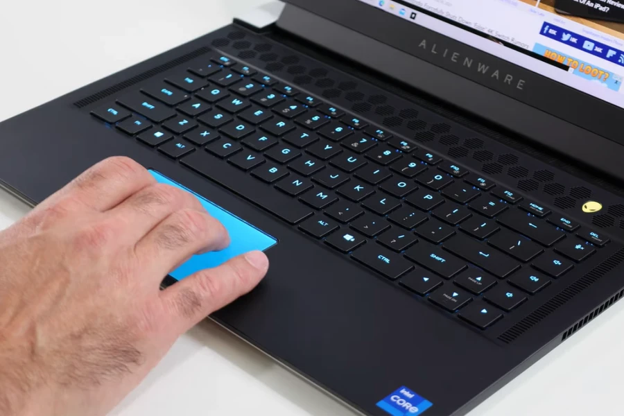 Bàn phím và touchpad Dell Alienware X15 R1