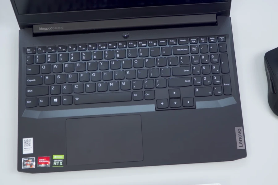 IdeaPad Gaming 3 2021 được trang bị cụm phím tiêu chuẩn, hành trình phím đủ sâu