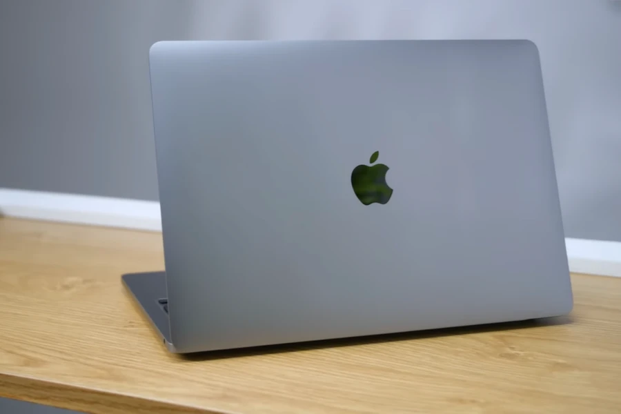 ai-la-nguoi-nen-mua-macbook-pro-m2-2022-thinkpro-004