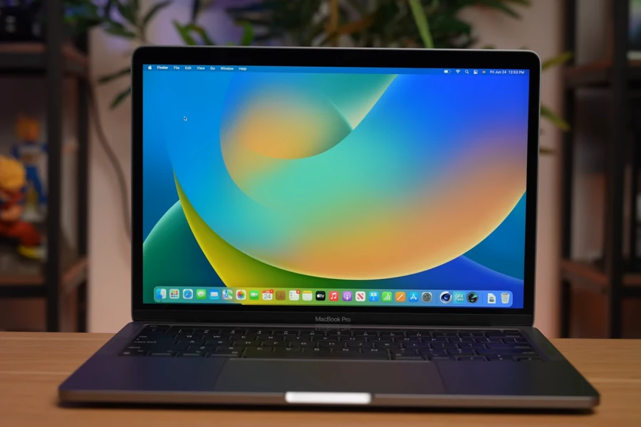 ai-la-nguoi-nen-mua-macbook-pro-m2-2022-thinkpro-002
