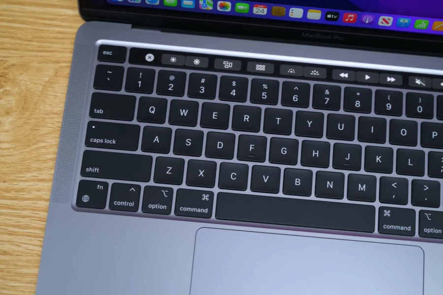 ai-la-nguoi-nen-mua-macbook-pro-m2-2022-thinkpro-003