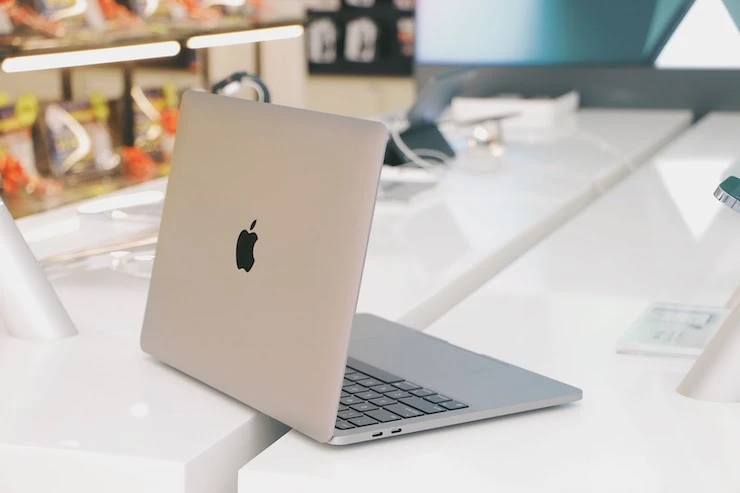 ai-la-nguoi-nen-mua-macbook-pro-m2-2022-thinkpro-001