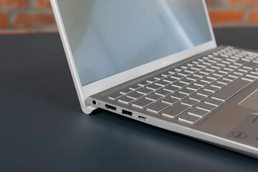 Cổng kết nối 1 - Dell Inspiron 14 7400