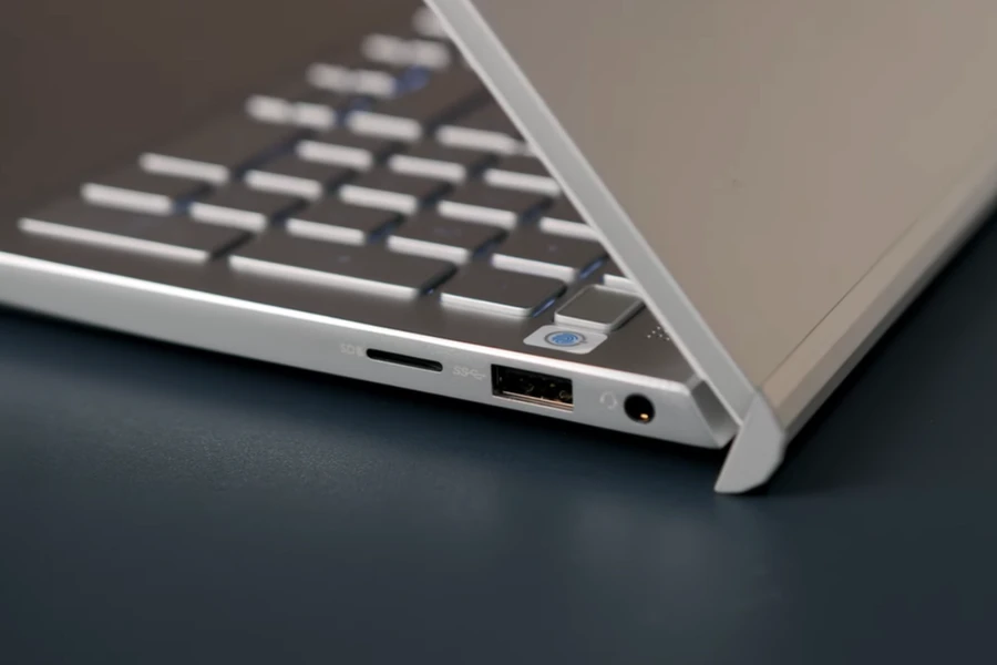 Cổng kết nối 2 - Dell Inspiron 14 7400
