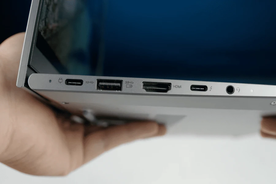 Mỏng nhẹ, nhỏ gọn là vậy nhưng Lenovo ThinkBook 14 G4+ vẫn được trang bị đầy đủ các cổng kết nối thông dụng 