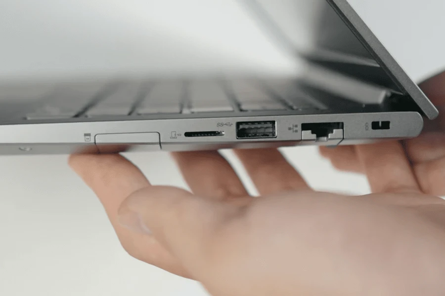 Hệ thống cổng kết nối quá đầy đủ cho một chiếc Ultrabook có thiết kế mỏng nhẹ như ThinkBook 14 G4+ 