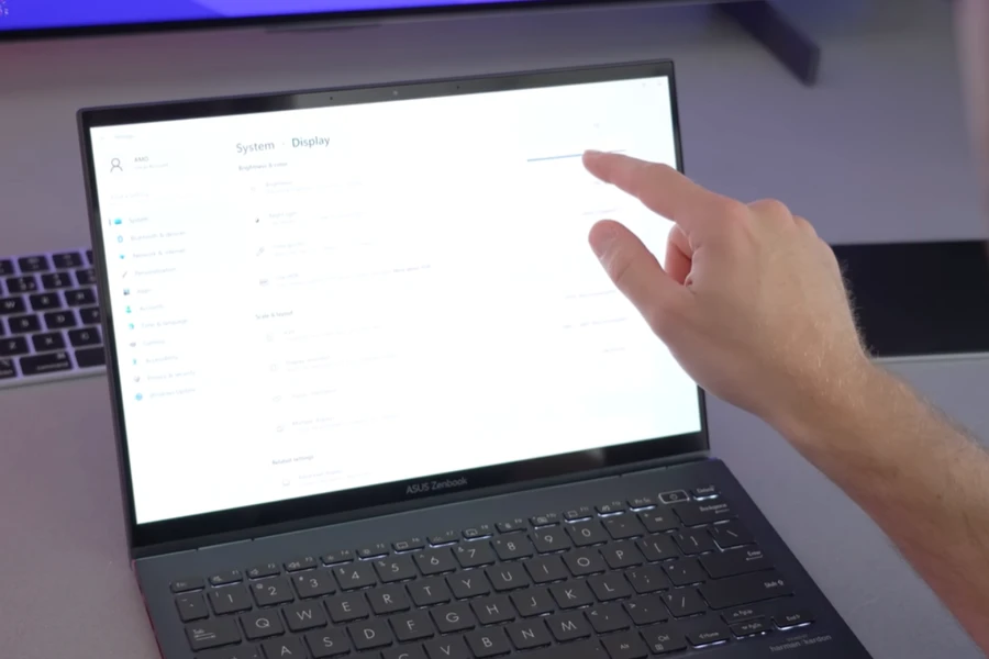 danh-gia-asus-zenbook-s13-oled-thinkpro-4