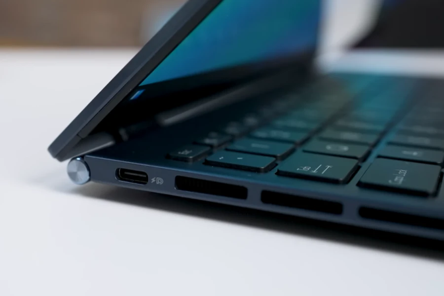 danh-gia-asus-zenbook-s13-oled-thinkpro-11