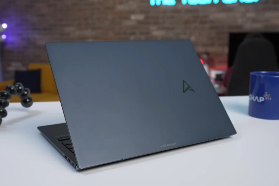 danh-gia-asus-zenbook-s13-oled-thinkpro-2