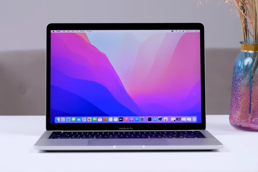 Macbook Pro M1 và Macbook Pro M2 được trang bị màn hình Retina