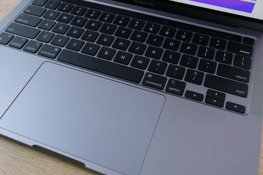 Bàn phím và touchpad cho trải nghiệm hoàn hảo