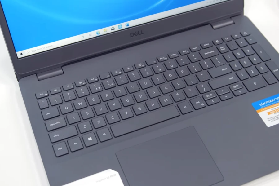 Bàn phím full size cực kỳ hữu ích khi làm các tác vụ liên quan nhiều đến số liệu